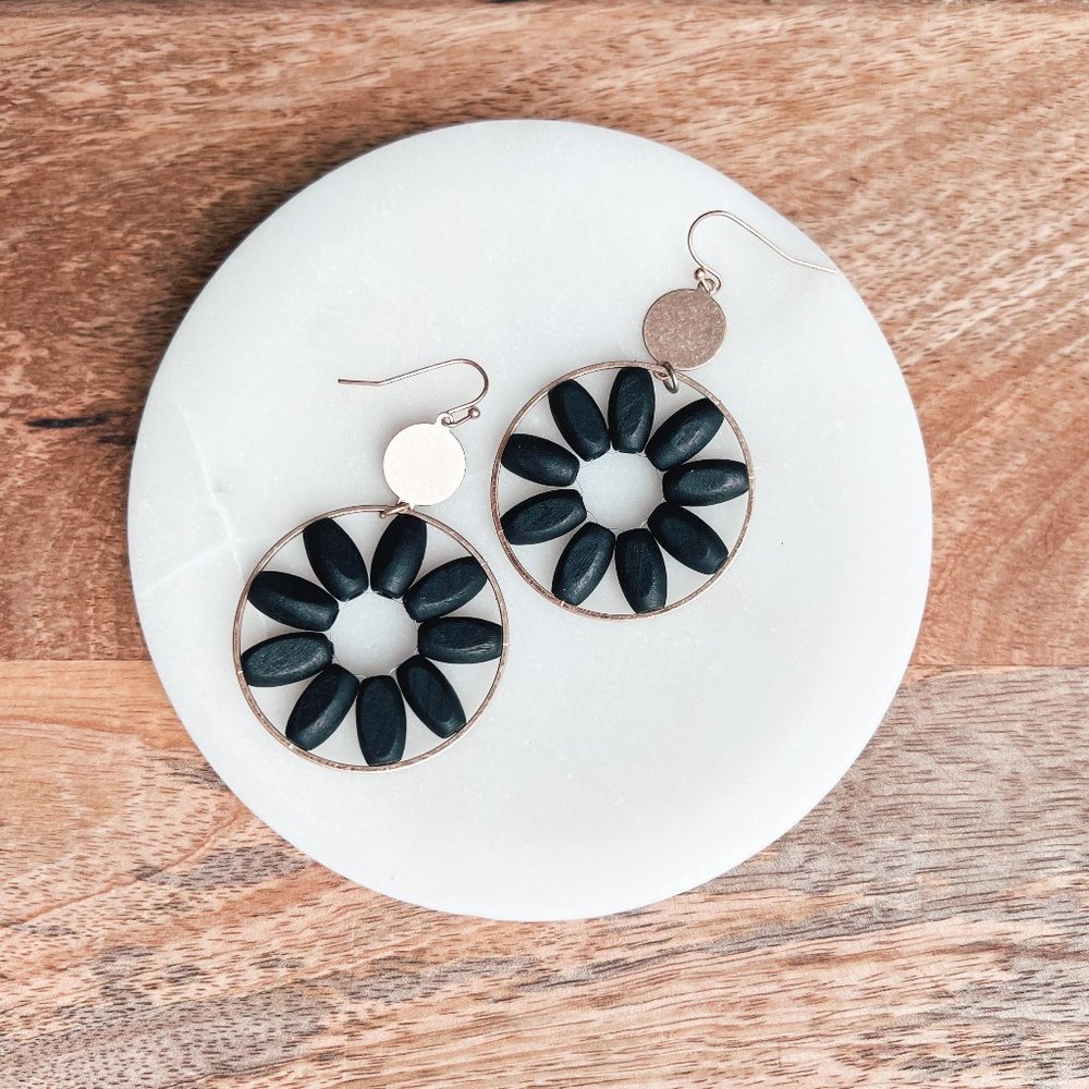 THE WREN JET EARRINGS PAIR
